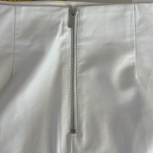 COLORI White Faux Leather skirt US M - Picture 10 of 10